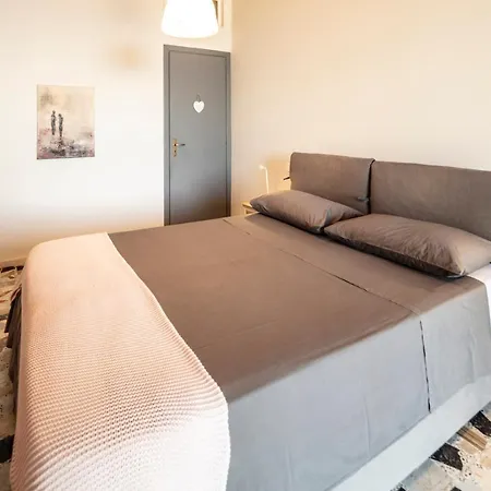 Just Be Alojamento de Acomodação e Pequeno-almoço Piraino